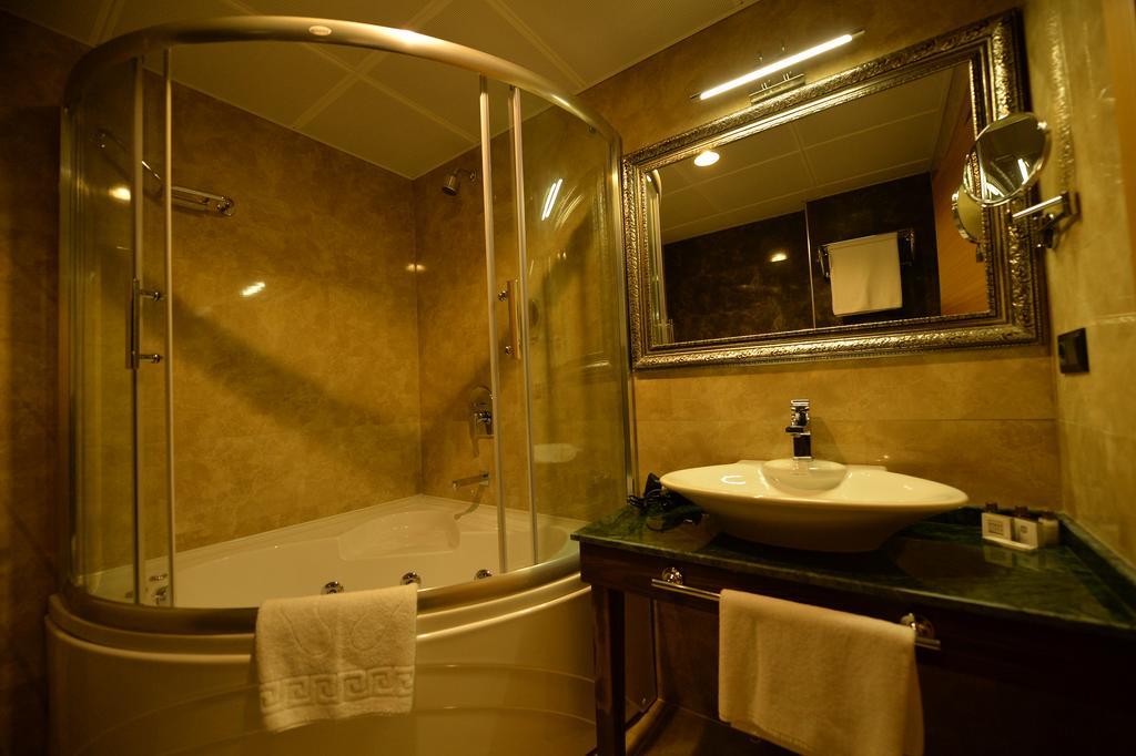 Hotel Neba Royal